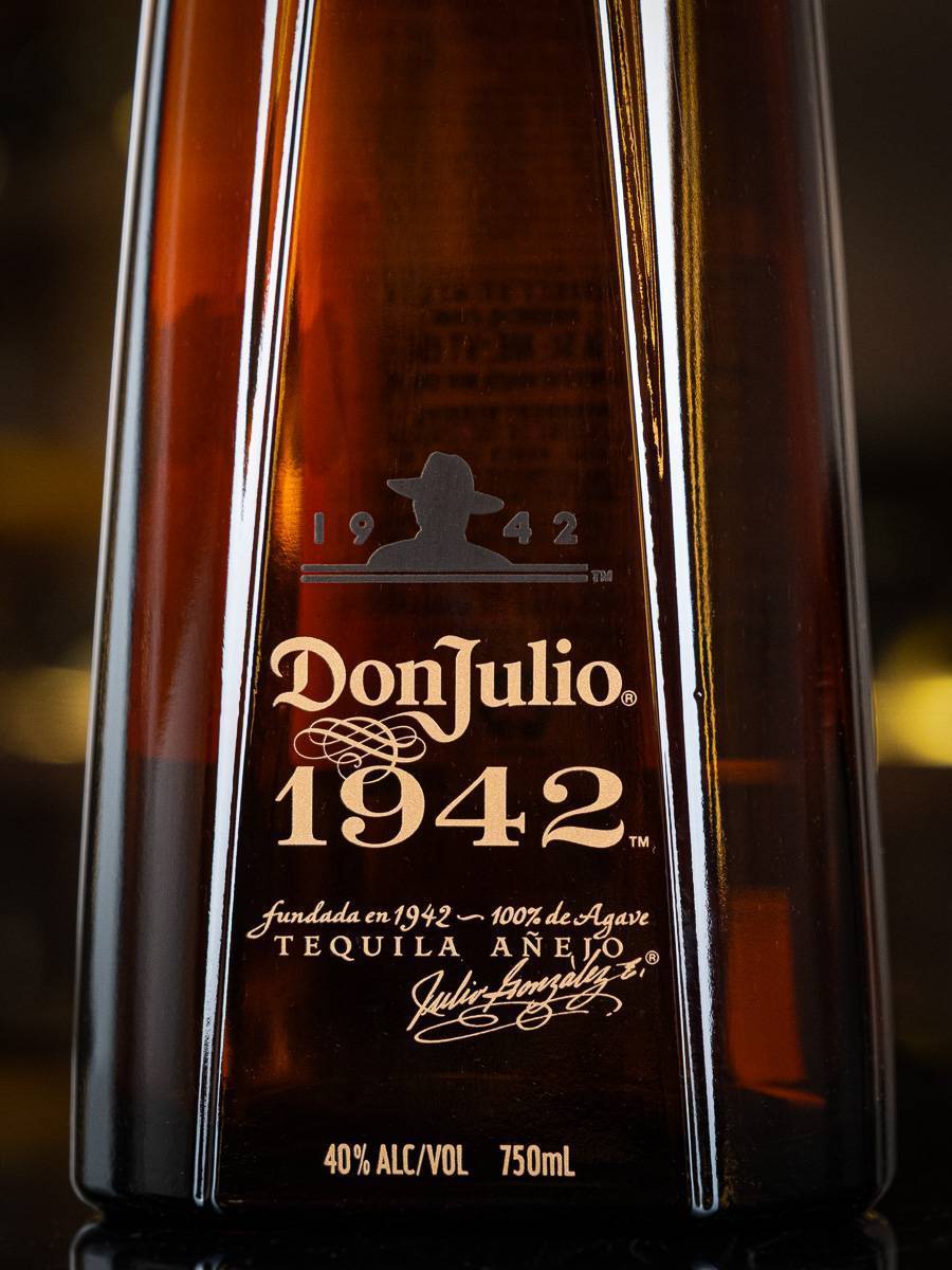 Купить текилу Don Julio 1942 750 ml в ресторане Остерия лучшая цена Текила Don Julio 1942 750 ml / Дон Хулио 1942 0.75 л