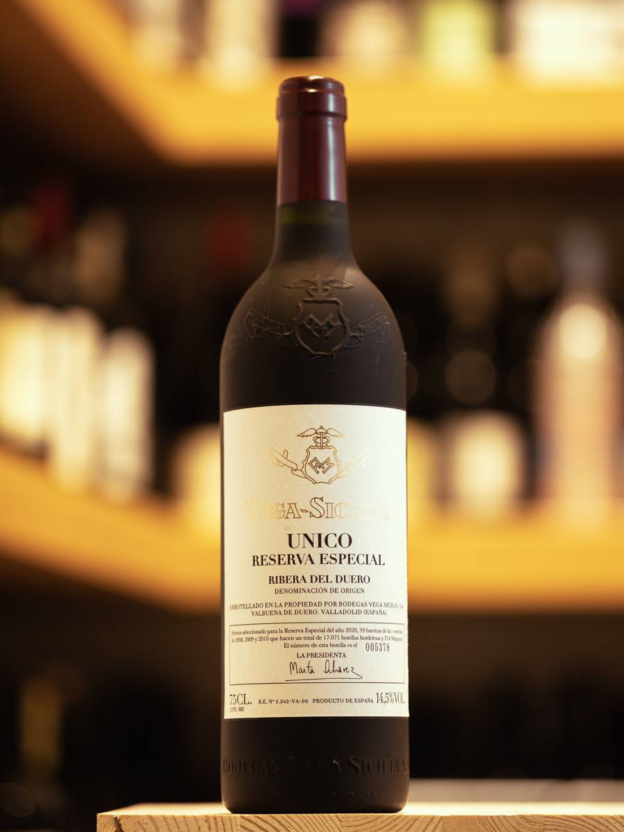 Вино Vega Sicilia Unico Reserva Especial Ribera del Duero 2010 купить в винном ресторане Остерия - лучшая цена Вино Vega Sicilia Unico Reserva Especial Ribera del Duero 2010 / Вега Сицилия Унико Ресерва Эспесьаль Рибера дель Дуэро