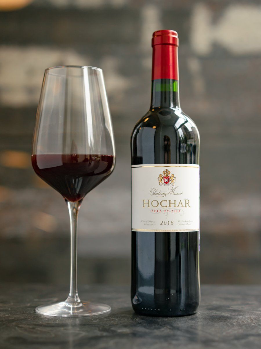 Вино Chateau Musar Hochar Pere et Fils купить в ресторане Остерия - лучшая цена Вино Chateau Musar Hochar Pere et Fils / Ошар Пэр э Фис