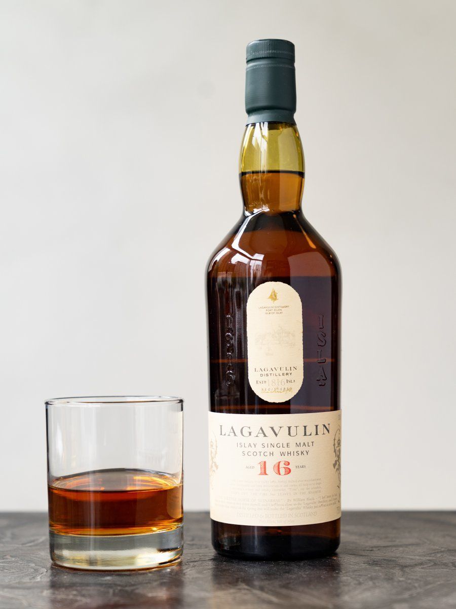 Виски Lagavulin 16 years old купить в ресторане Остерия - лучшая цена Виски Lagavulin 16 years old / Лагавулин 16 лет