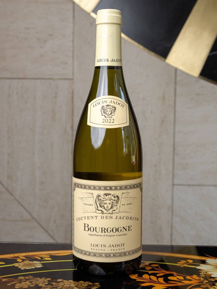 Вино Louis Jadot Bourgogne Couvent des Jacobins купить в винном ресторане Остерия - лучшая цена Вино Louis Jadot Bourgogne Couvent des Jacobins / Луи Жадо Куван де Жакобэн
