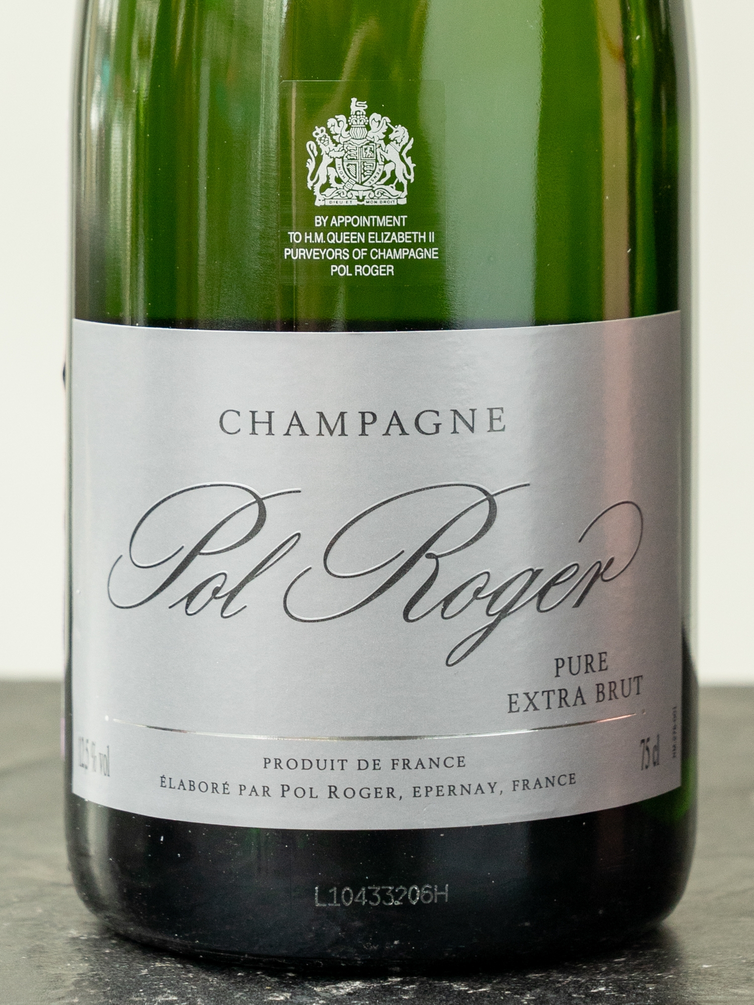 Шампанское Pol Roger Pure Extra Brut купить в винном ресторане Остерия - лучшая цена Шампанское Pol Roger Pure Extra Brut / Поль Роже Пюр