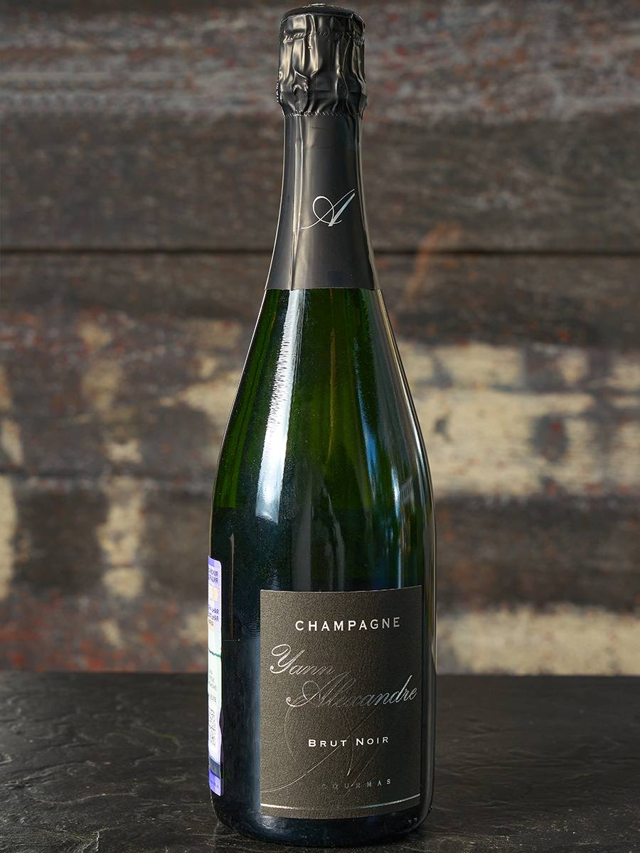 Шампанское Champagne Yann Alexandre Brut Noir купить в винном ресторане Остерия - лучшая цена Шампанское Champagne Yann Alexandre Brut Noir / Шампань Янн Александр Брют Нуар