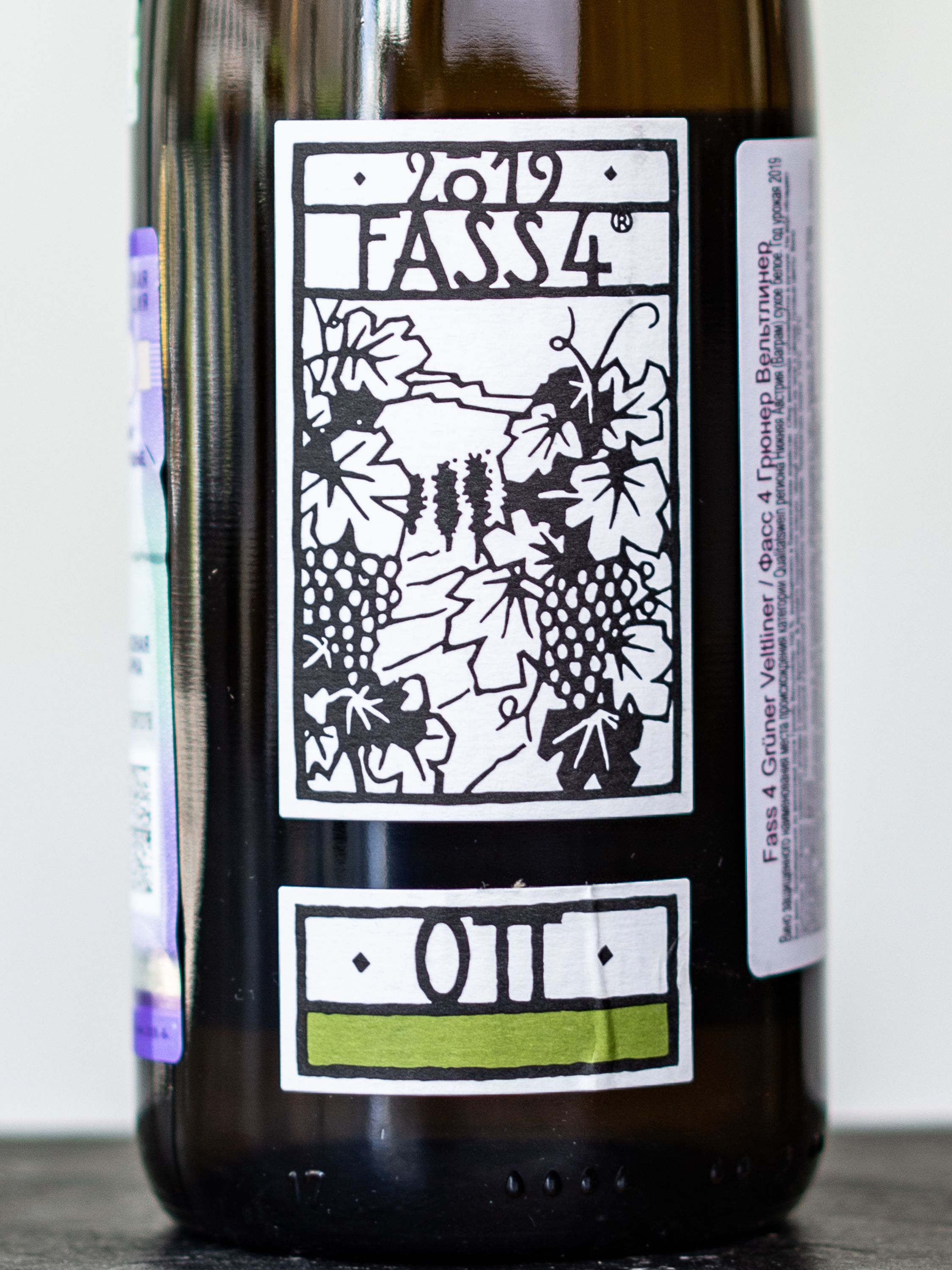 Купить вино Gruner Veltliner Smaragd Fass 4 Weingut Bernhard Ott в винном ресторане Остерия цена Вино Gruner Veltliner Smaragd Fass 4 Weingut Bernhard Ott / Грюнер Вельтлинер Фасс 4 Бернхард Отт