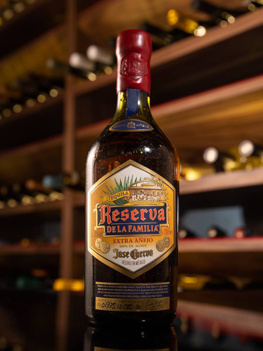 Текила Jose Cuervo Reserva De La Familia Extra Anejo купить в ресторане Остерия - лучшая цена в городе Текила Jose Cuervo Reserva De La Familia Extra Anejo / Хосе Куэрво Резерва Де Ла Фамилия Экстра Аньехо