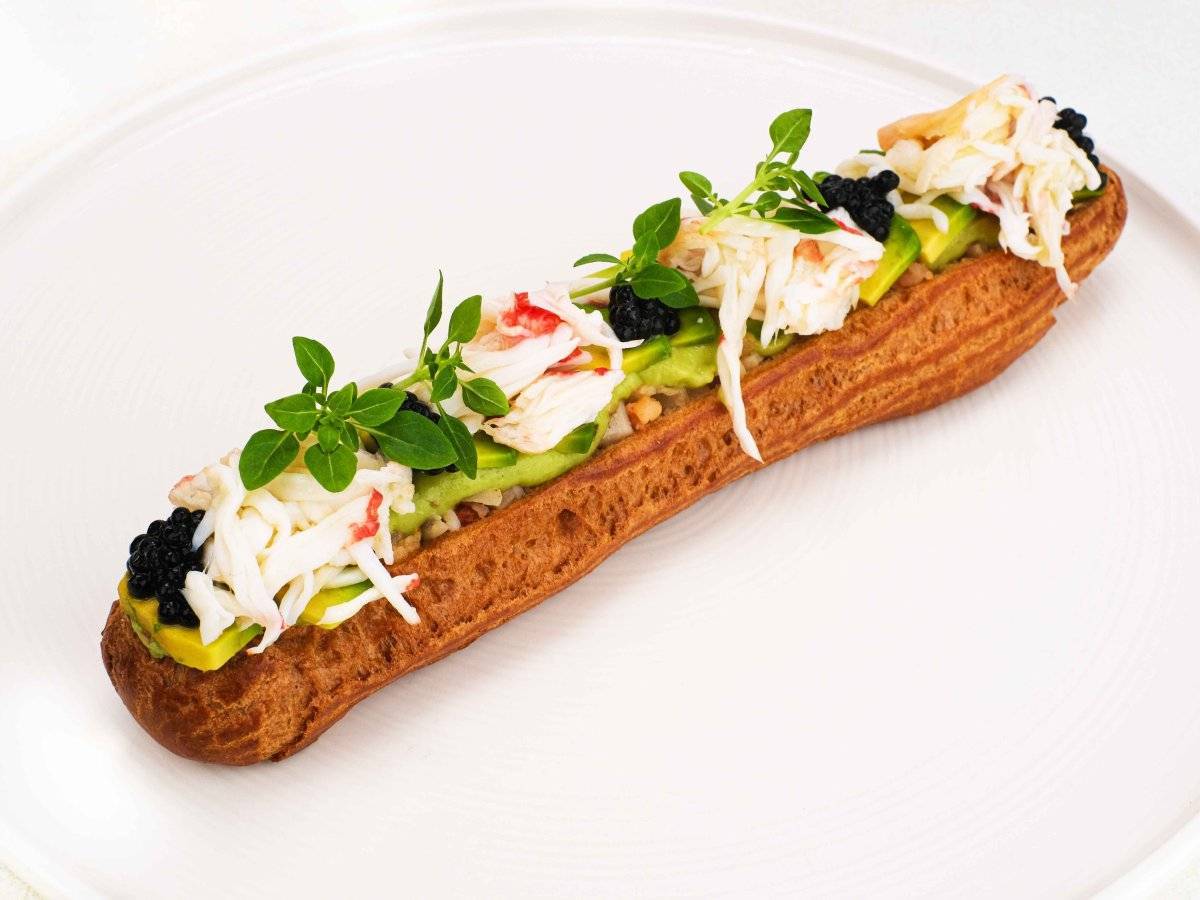 Эклер с крабом и морепродуктами