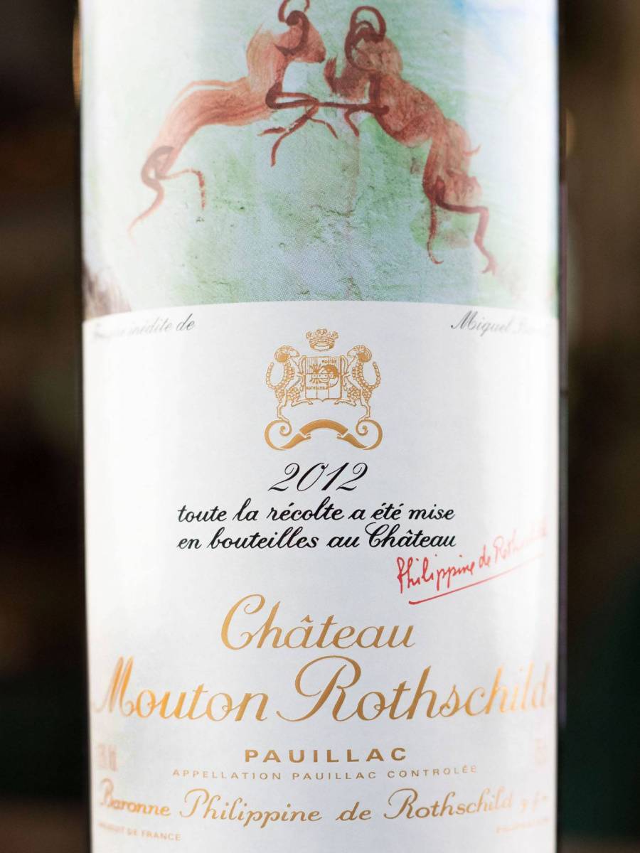Вино Chateau Mouton Rothschild Pauillac Premier Grand Cru Classe 2012 купить в винном ресторане Остерия - лучшая цена Вино Chateau Mouton Rothschild Pauillac Premier Grand Cru Classe 2012 / Шато Мутон Ротшильд Пойяк Примьер Гранд Крю Классе