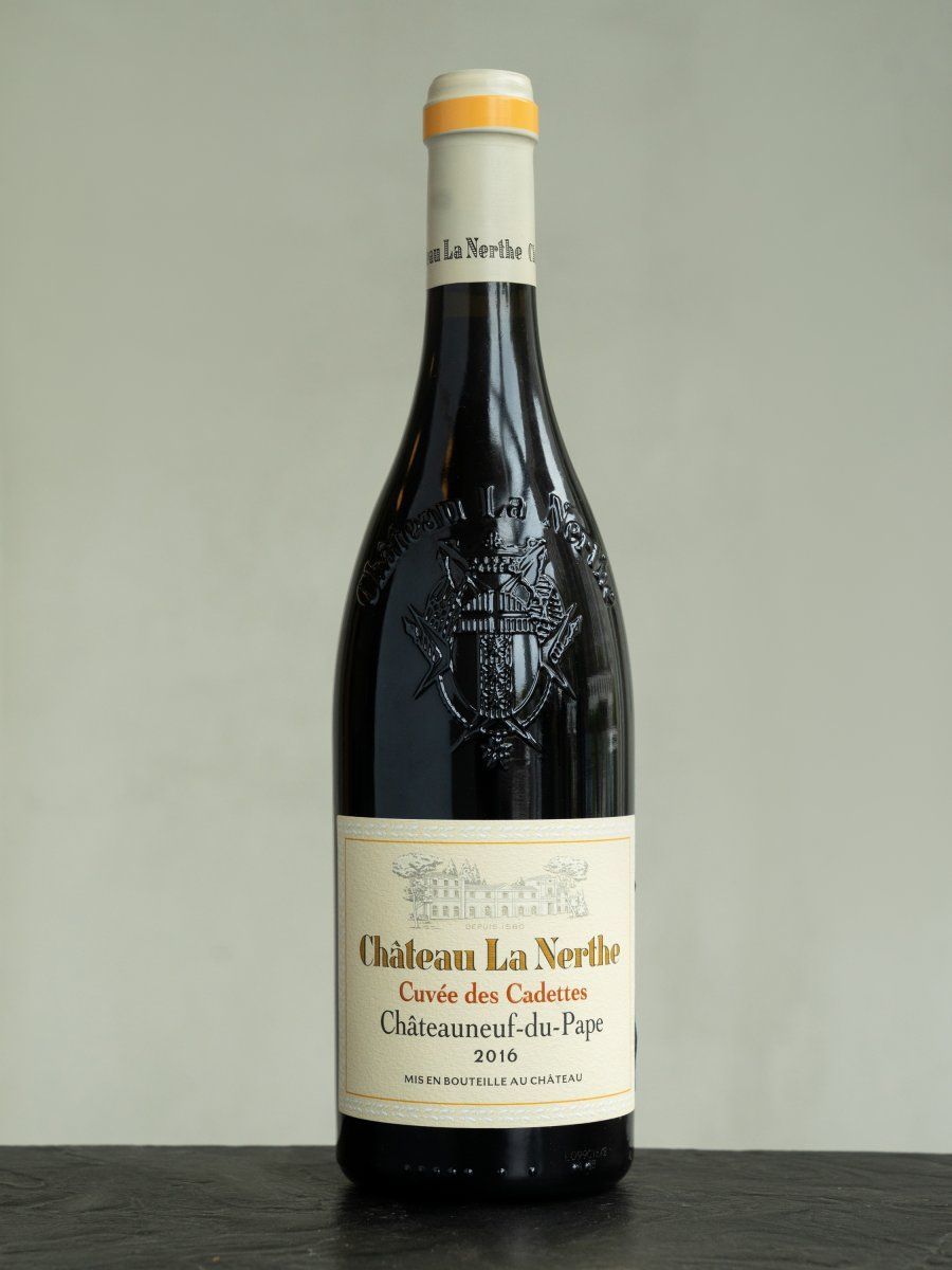 Вино Chateau la Nerthe Cuvee des Cadettes Chateauneuf-du-Pape купить в ресторане Остерия - лучшая цена Вино Chateau la Nerthe Cuvee des Cadettes Chateauneuf-du-Pape / Шато ля Нерт Шатонеф-дю-Пап Кюве де Кадетт