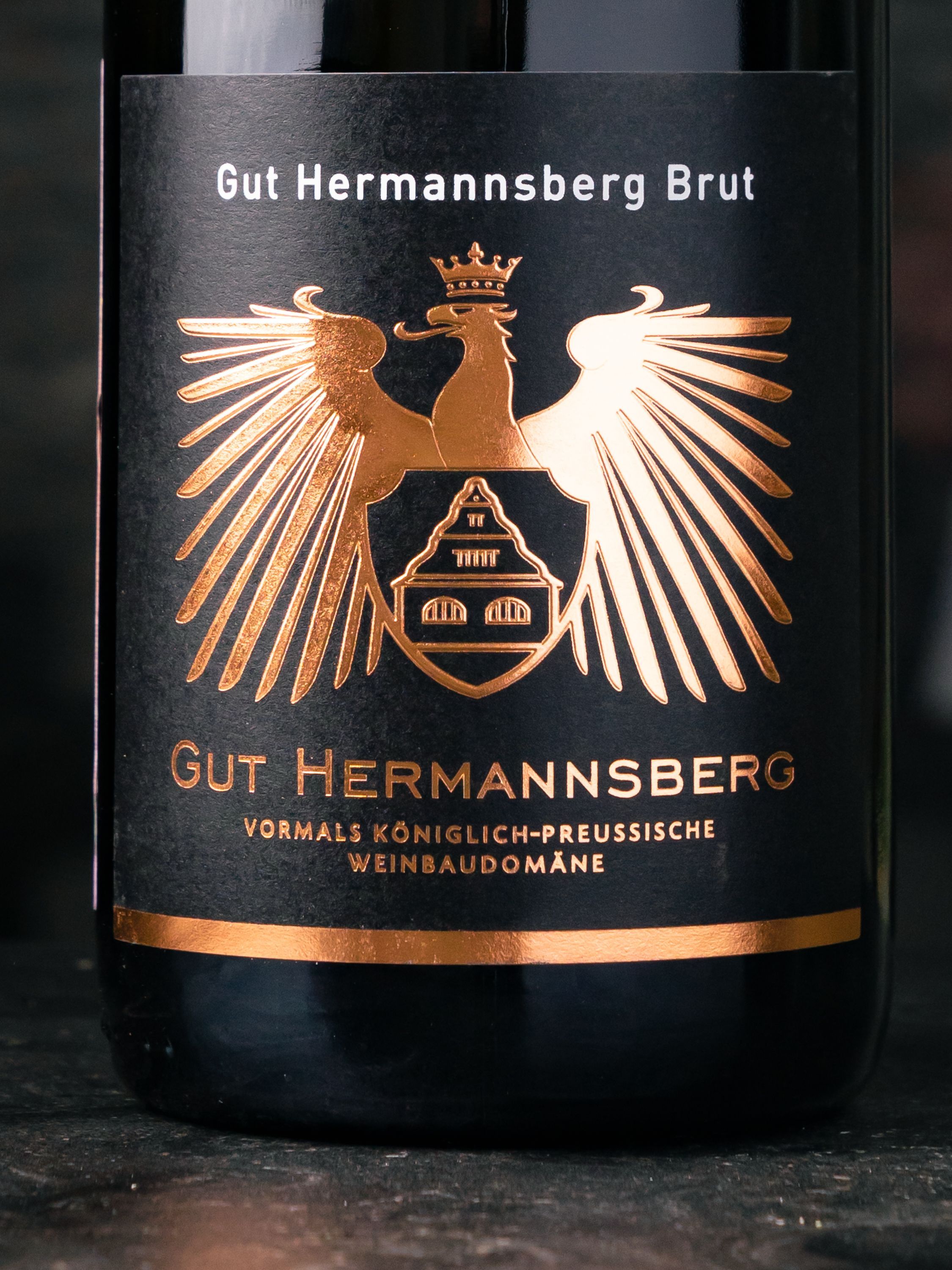 Игристое вино Gut Hermannsberg Riesling Sekt Brut купить в ресторане Остерия - лучшая цена Игристое вино Gut Hermannsberg Riesling Sekt Brut / Гут Хермансберг Рислинг Сект Брют