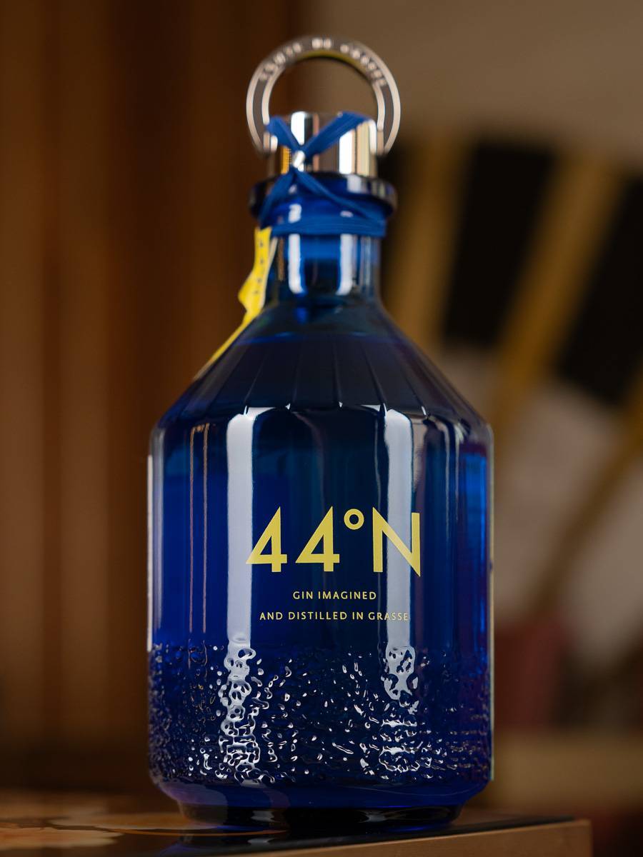 Джин 44° N / 44° Н