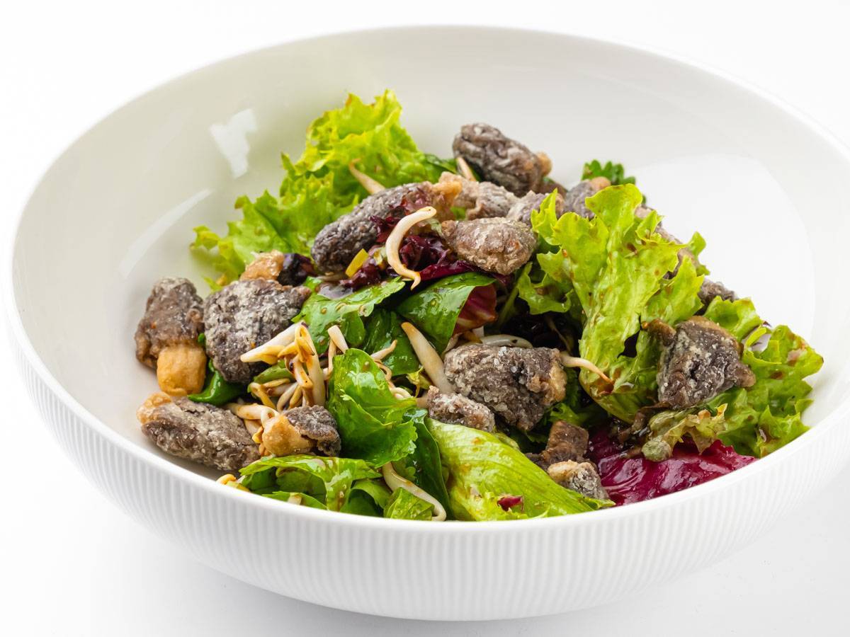 Салат с хрустящими сморчками