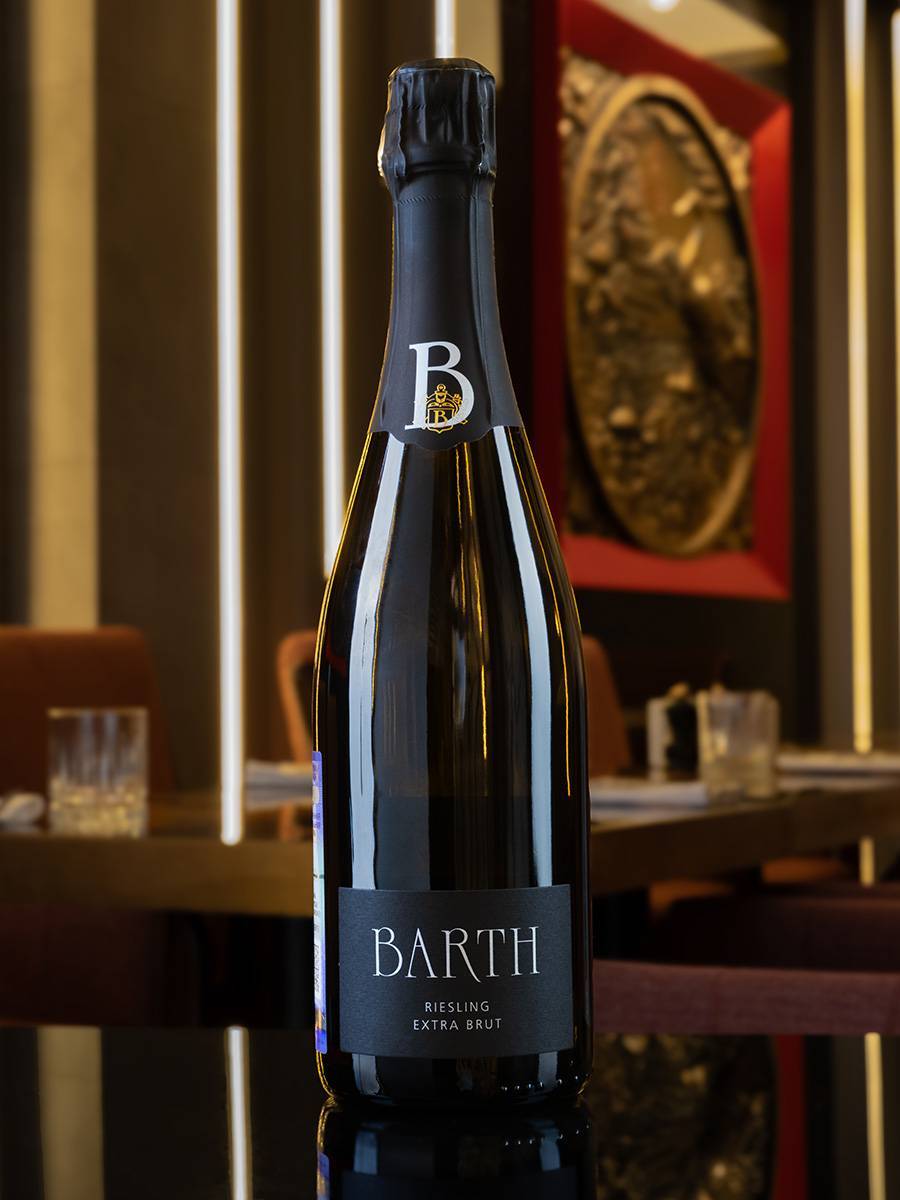 Игристое вино Barth Riesling Extra Brut купить в винном ресторане Остерия - лучшая цена Игристое вино Barth Riesling Extra Brut / Барт Рислинг Экстра Брют