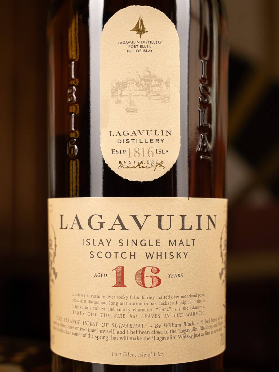 Купить виски Lagavulin 16 years old 700 ml в ресторане Остерия Амичи Виски Lagavulin 16 years old 700 ml / Лагавулин 16 лет 0.7 л