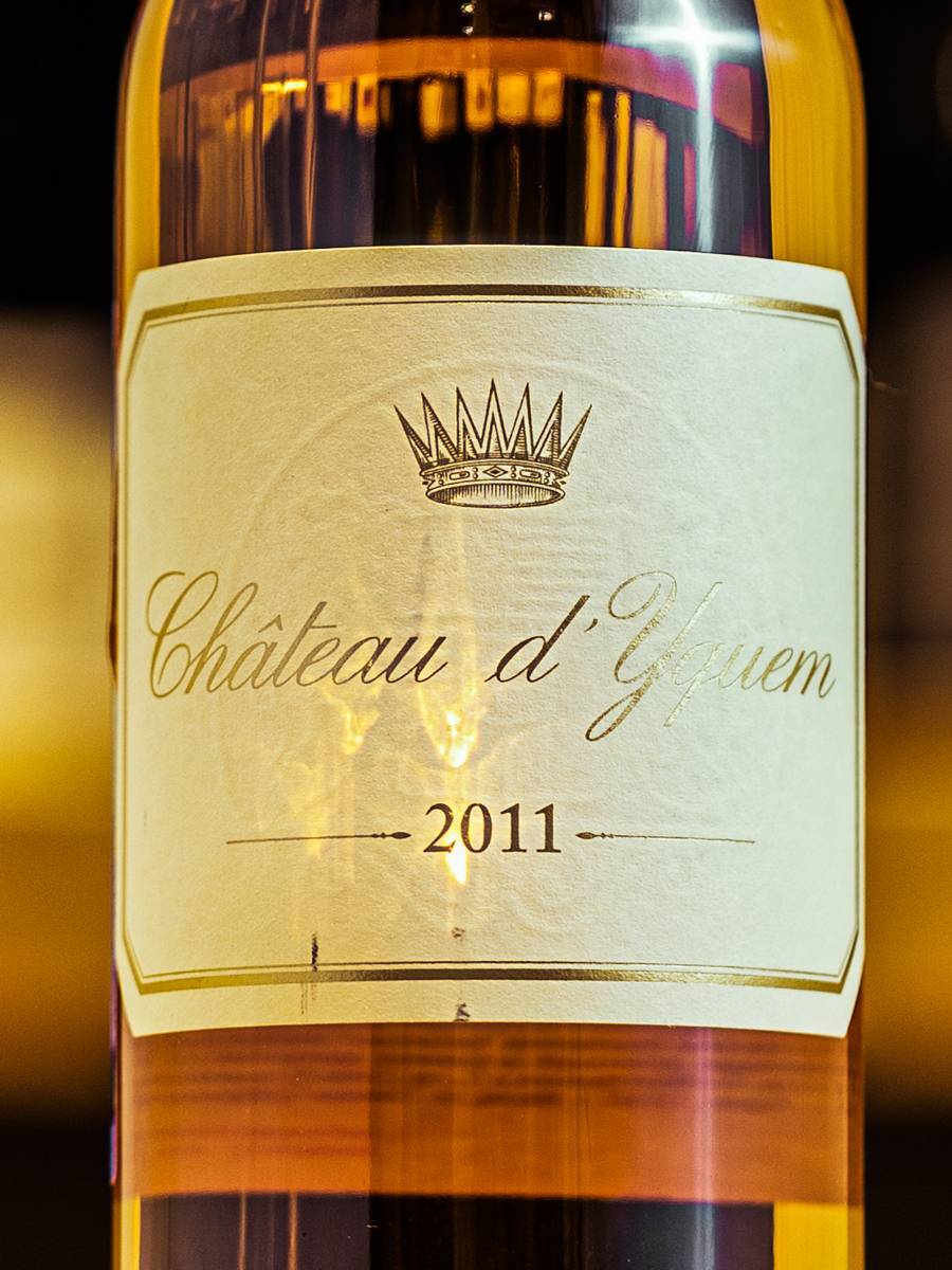Вино Chateau d'Yquem Sauternes Premier Grand Cru Superieur 2011 купить в винном ресторане Остерия - лучшая цена Вино Chateau d'Yquem Sauternes Premier Grand Cru Superieur 2011 / Шато д'Икем Сотерн Премье Гран Крю Классе Супериор