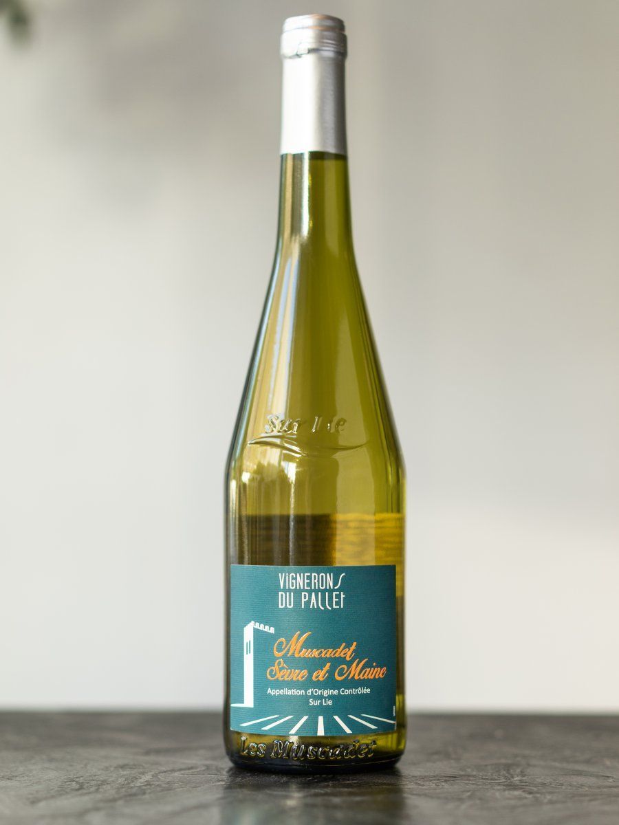 Купить вино Vignerons du Pallet Muscadet Sevre et Maine sur Lie - лучшая цена в винном ресторане Остерия Вино Vignerons du Pallet Muscadet Sevre et Maine sur Lie / Вигнерон дю Паллет Мюскаде Севр е Мэн Сюр Ли