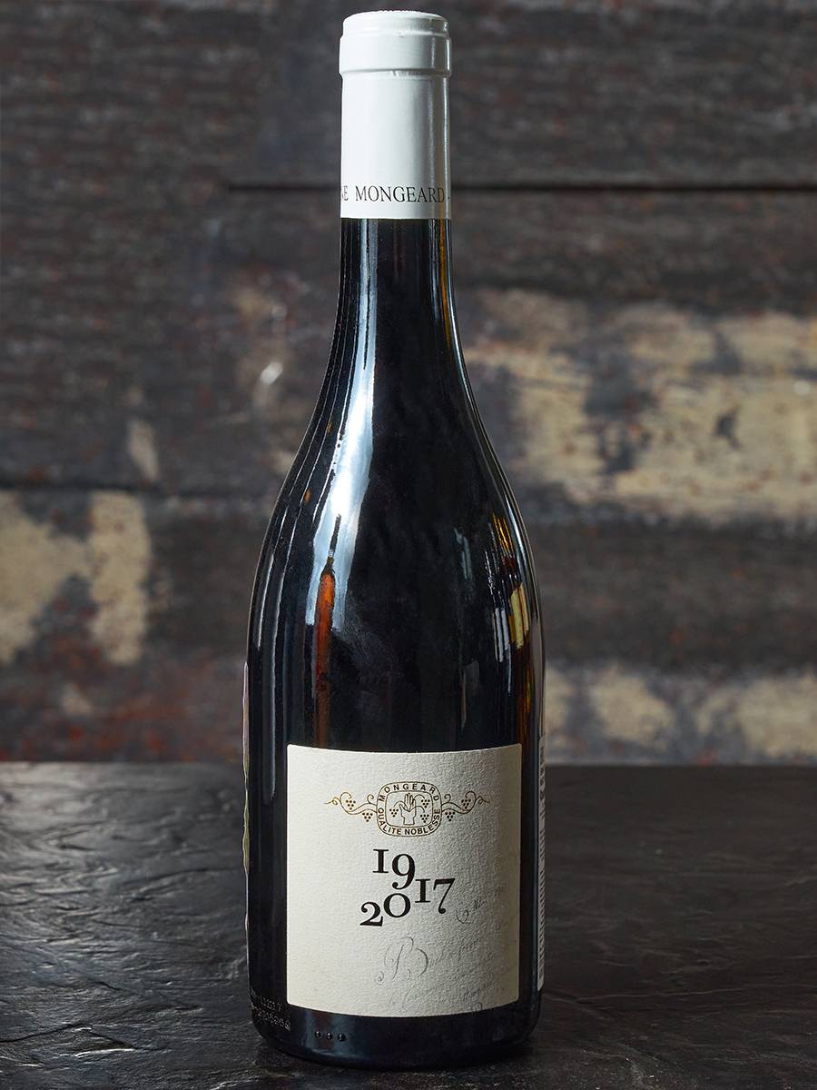 Вино Vosne-Romanee Mongeard-Mugneret 2017 купить в винном ресторане Остерия - лучшая цена Вино Vosne-Romanee Mongeard-Mugneret 2017 / Вон-Романе Монжар Мюньере