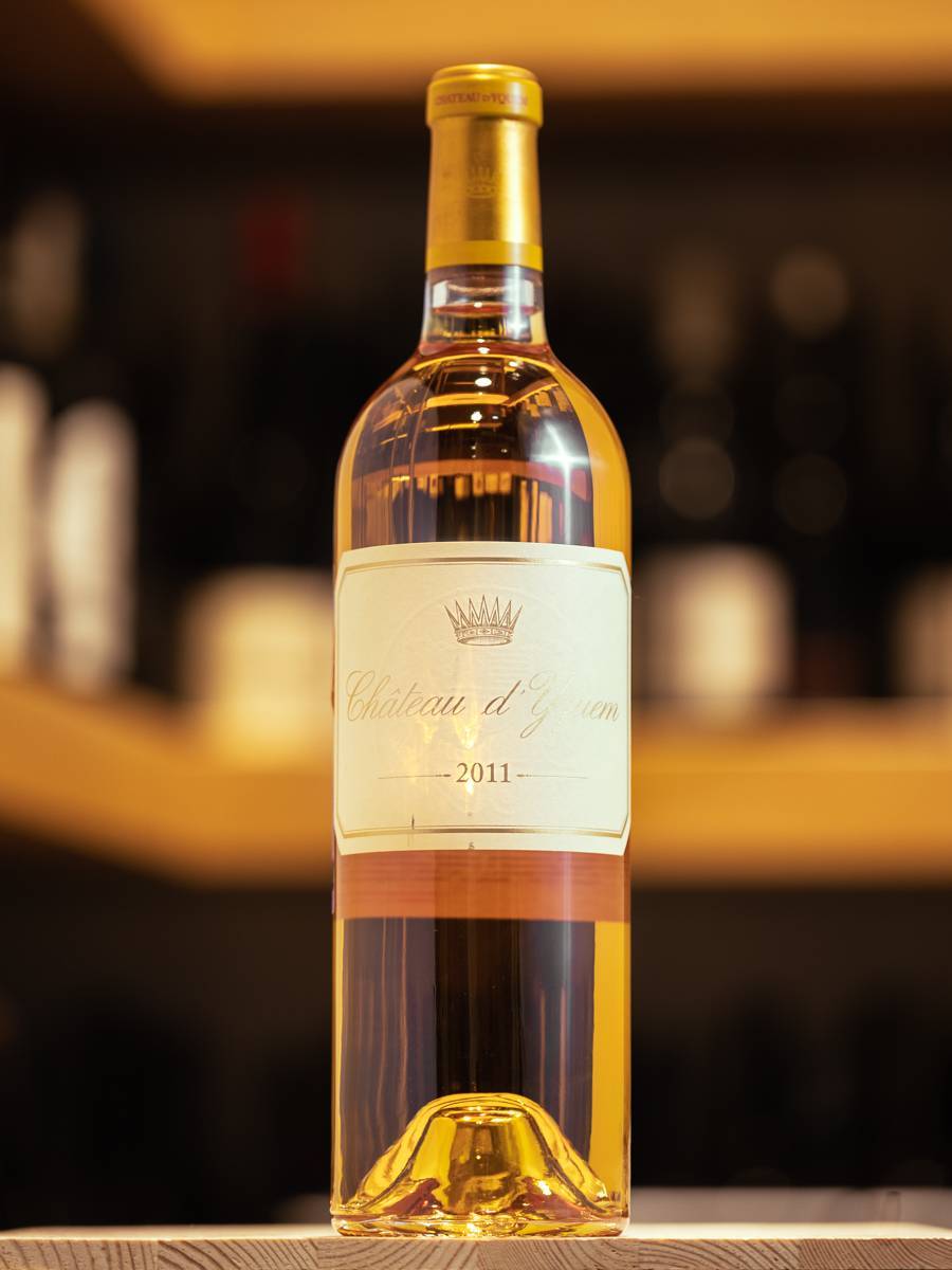 Вино Chateau d'Yquem Sauternes Premier Grand Cru Superieur 2011 купить в винном ресторане Остерия - лучшая цена Вино Chateau d'Yquem Sauternes Premier Grand Cru Superieur 2011 / Шато д'Икем Сотерн Премье Гран Крю Классе Супериор
