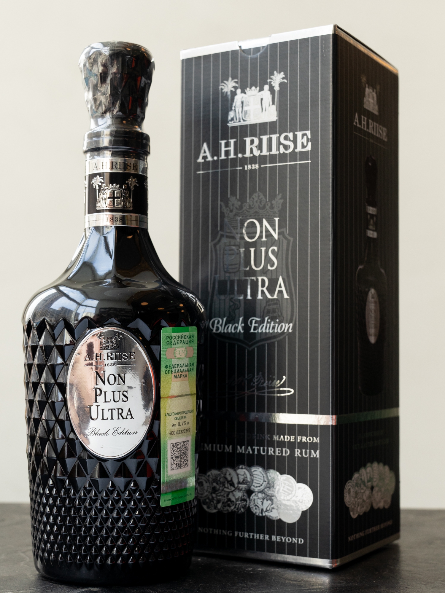 Ром A.H. Riise Non Plus Ultra Black Edition купить в ресторане Остерия - лучшая цена Ром A.H. Riise Non Plus Ultra Black Edition / А.Х. Рииз Нон Плюс Ультра Блек Эдишн