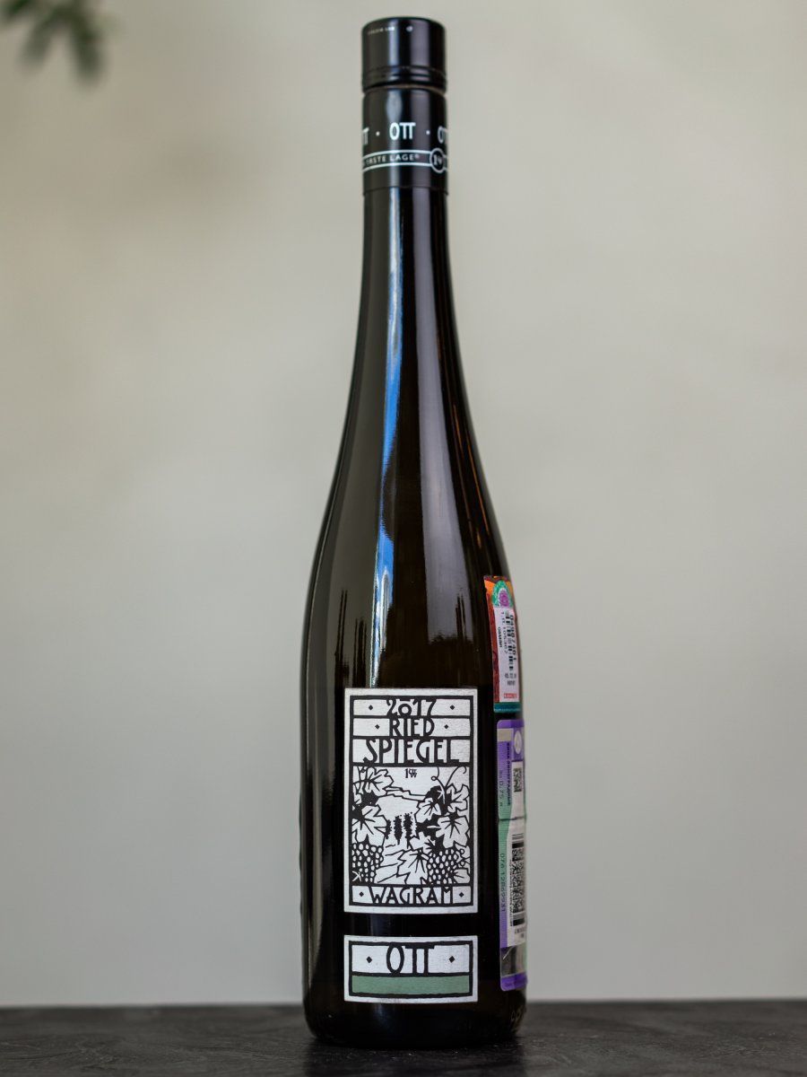 Купить австрийское вино Weingut Bernhard Ott Gruner Veltliner Feuersbrunner Spiegel в винном ресторане Остерия цена Вино Weingut Bernhard Ott Gruner Veltliner Feuersbrunner Spiegel / Бернхард Отт Грюнер Вельтлинер Фoйерсбрунн Рид Шпигель