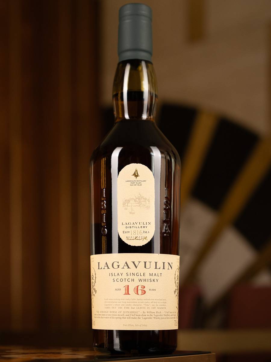 Купить виски Lagavulin 16 years old 700 ml в ресторане Остерия Амичи Виски Lagavulin 16 years old 700 ml / Лагавулин 16 лет 0.7 л