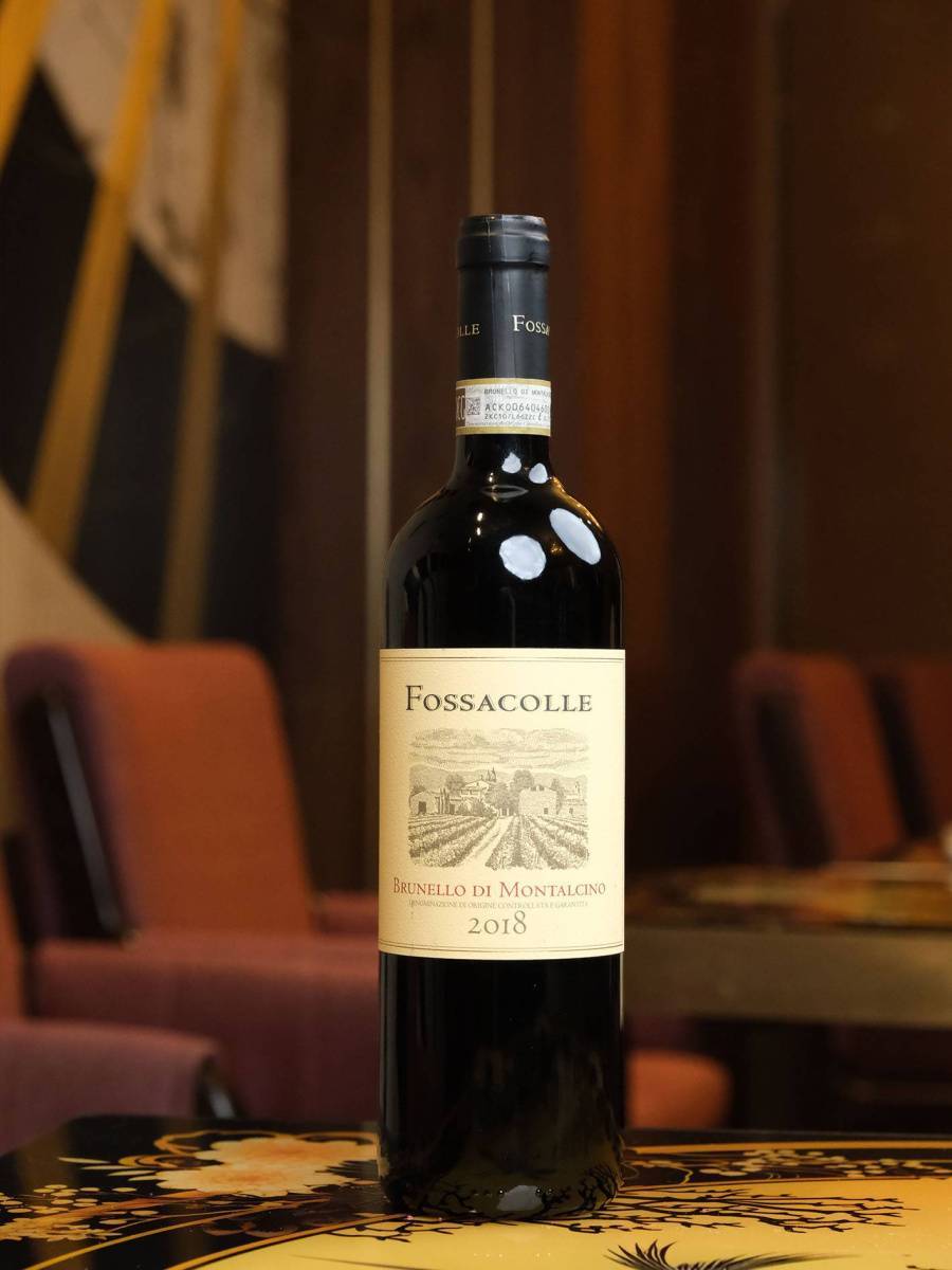 Вино Brunello di Montalcino Fossacolle 2018 купить в винном ресторане Остерия - лучшая цена Вино Brunello di Montalcino Fossacolle 2018 / Брунелло ди Монтальчино Фоссаколле