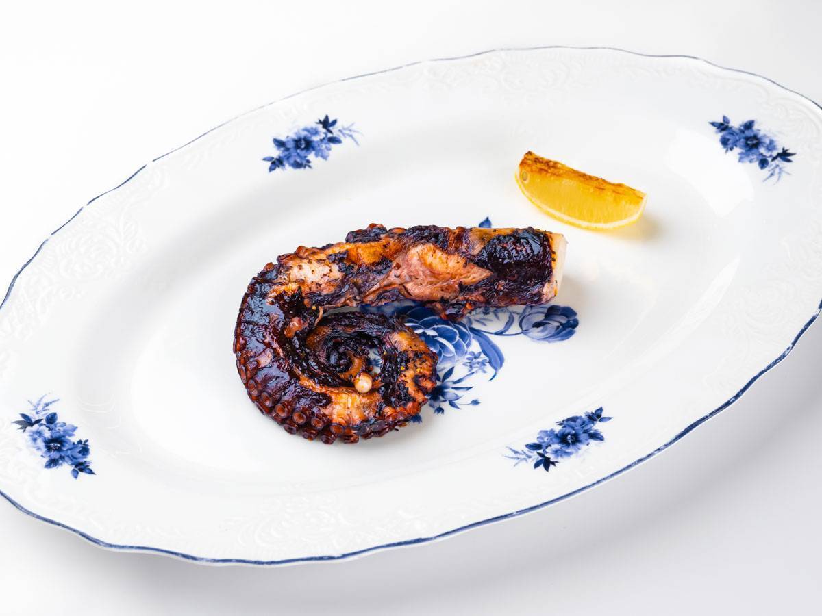 Осьминог на гриле