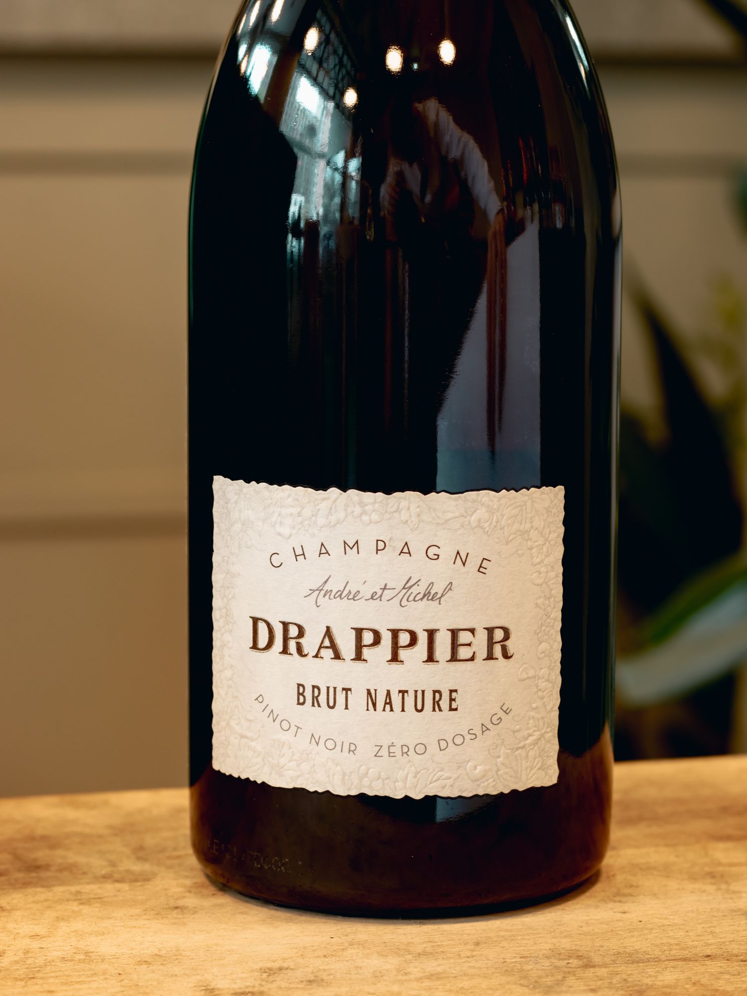 Купить шампанское Drappier Brut Nature Zero Dosage Sans Soufre Champagne - лучшая цена и выбор в Остерия Амичи Шампанское Drappier Brut Nature Zero Dosage Sans Soufre Champagne / Брют Натюр Зеро Дозаж Драпье