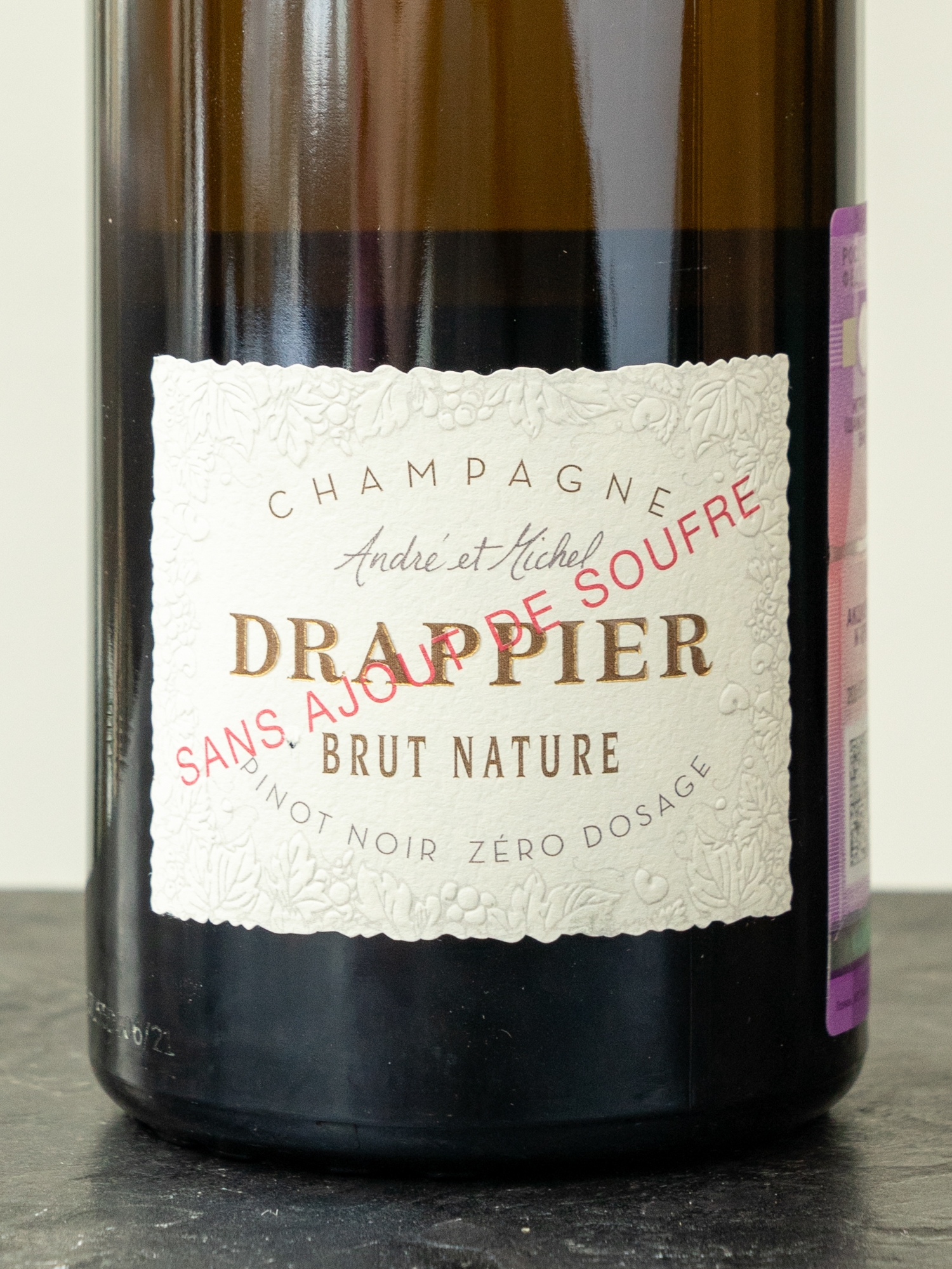 Шампанское Drappier Brut Nature Zero Dosage Sans Soufre купить в винном ресторане Остерия - лучшая цена Шампанское Drappier Brut Nature Zero Dosage Sans Soufre / Брют Натюр Зеро Дозаж Драпье (без серы)