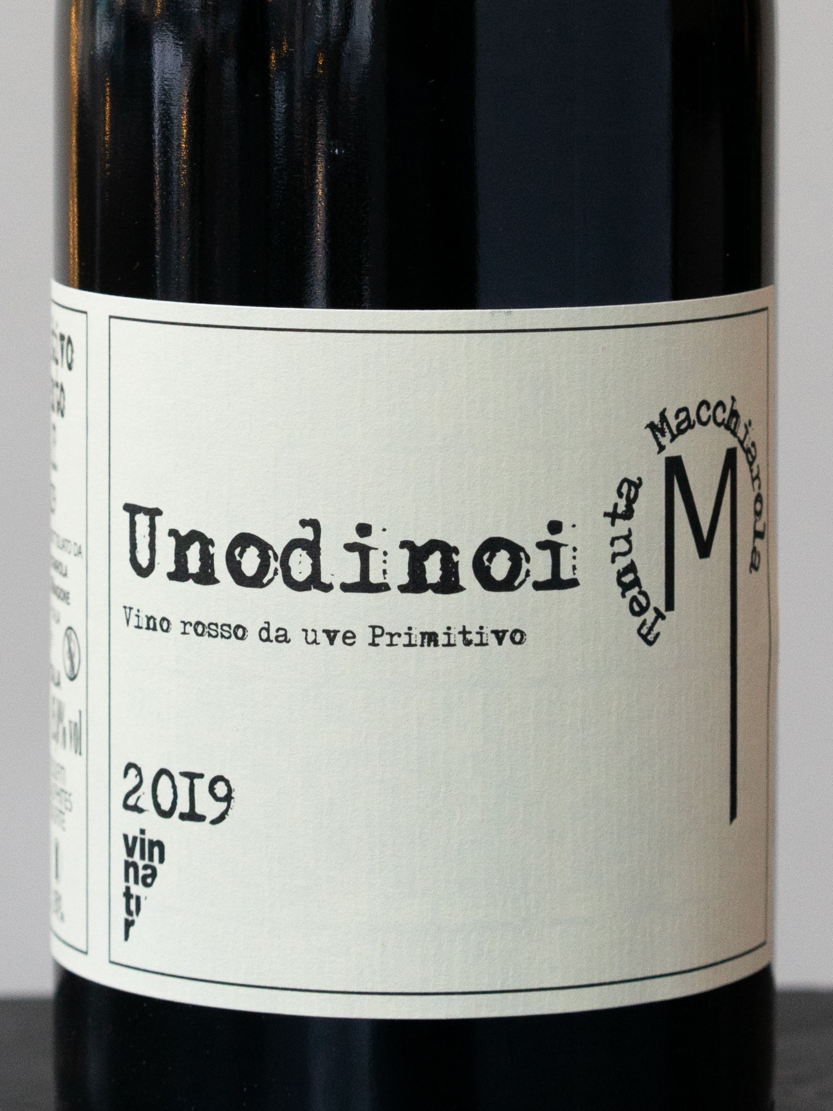 Вино Tenuta Macchiarola Unodinoi Salento купить в ресторане Остерия - лучшая цена Вино Tenuta Macchiarola Unodinoi Salento / Саленто Тенута Маккьярола Унодиной