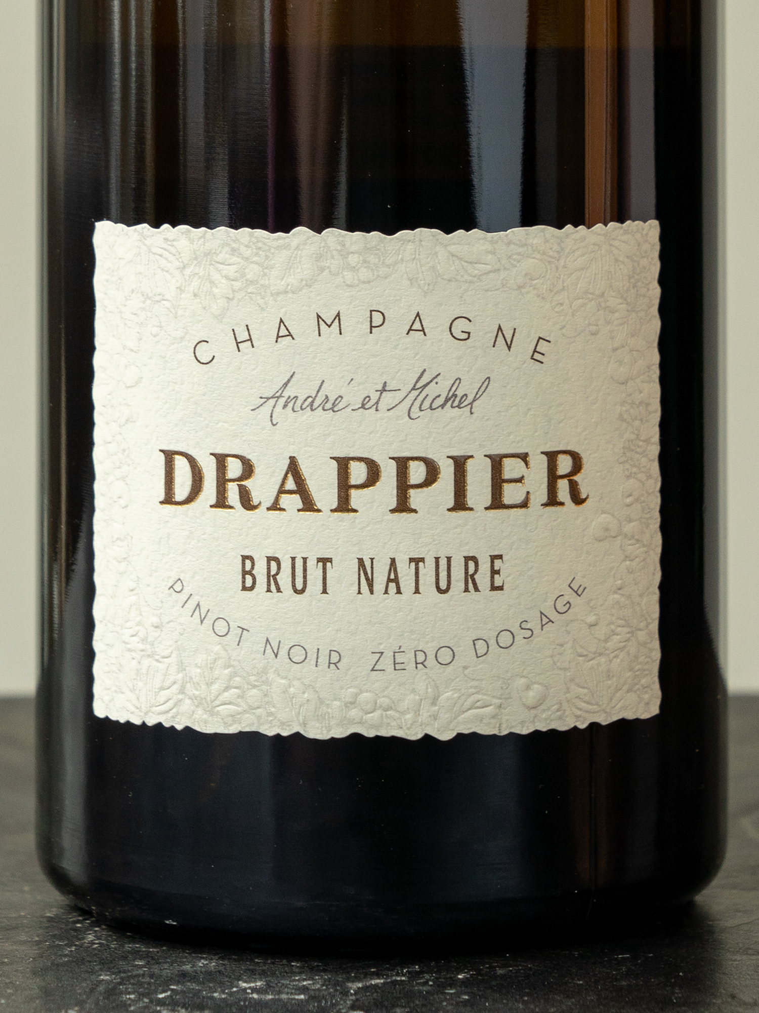 Шампанское Champagne Drappier Brut Nature купить в винном ресторане Остерия - лучшая цена Шампанское Champagne Drappier Brut Nature / Брют Натюр Зеро Дозаж Драпье