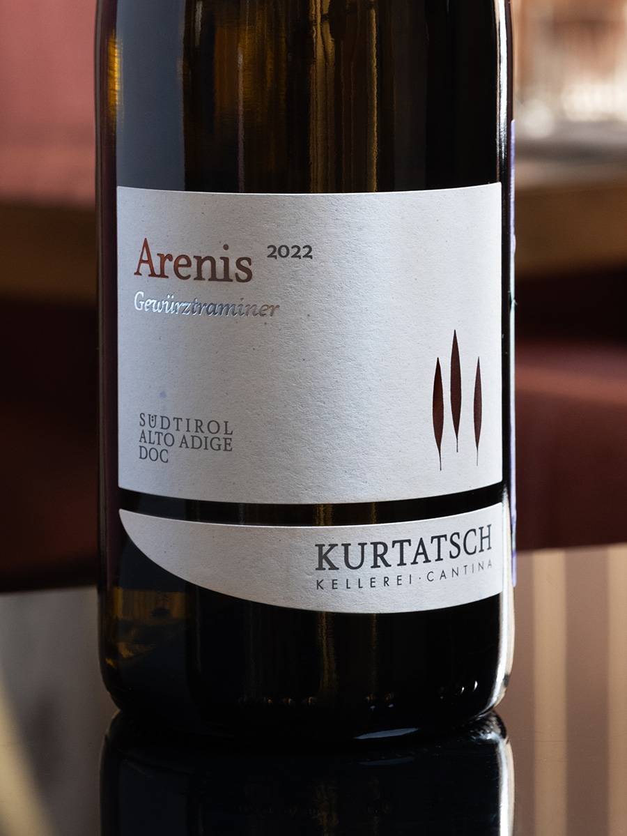 Вино Kurtatsch Arenis Gewurztraminer Sudtirol Alto Adige DOC купить в винном ресторане Остерия - лучшая цена Вино Kurtatsch Arenis Gewurztraminer Sudtirol Alto Adige DOC / Аренис Гевюрцтраминер Альто Адидже