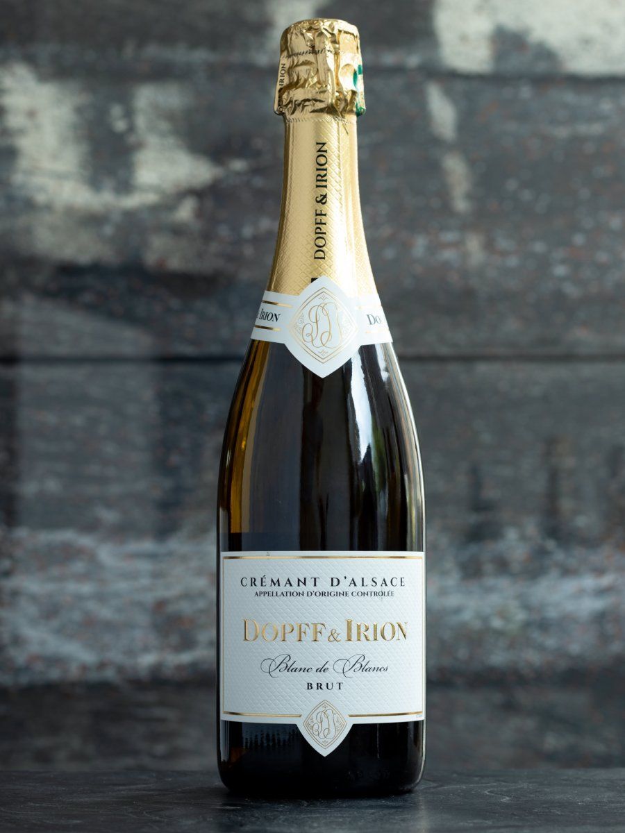 Купить игристое вино Игристое вино Dopff & Irion Cremant d'Alsace Brut Blanc de Blanc - лучшая цена и выбор в Остерия Амичи Игристое вино Dopff & Irion Cremant d'Alsace Brut Blanc de Blanc / Допф энд Ирион Креман д'Эльзас Брют Блан де Блан