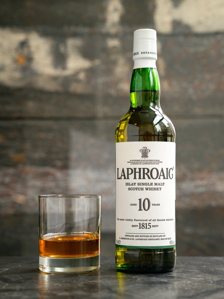 Виски Laphroaig 10 y.o. по лучшей цене в Остерия Амичи Мосфильмовская 88 Виски Laphroaig 10 y.o. / Лафройг 10 лет