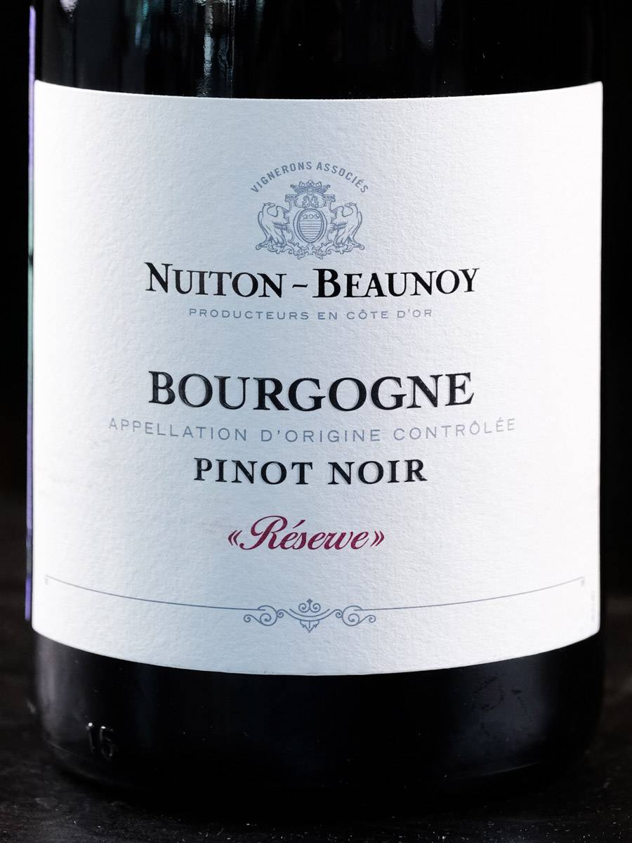 Вино Bourgogne Pinot Noir Reserve Nuiton-Beaunoy купить в винном ресторане Остерия - лучшая цена Вино Bourgogne Pinot Noir Reserve Nuiton-Beaunoy / Бургонь Пино Нуар Резерв Нютон-Бенуа
