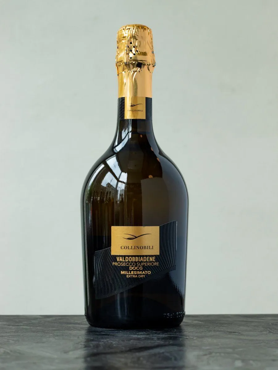 Купить игристое вино Contarini Collinobili Valdobbiadene Prosecco Superiore Millesimato - лучшая цена и выбор в Остерия Амичи Игристое вино Contarini Collinobili Valdobbiadene Prosecco Superiore Millesimato Extra Dry / Коллинобили Вальдоббьядене Просекко Супериоре Миллезимато Экстра Драй
