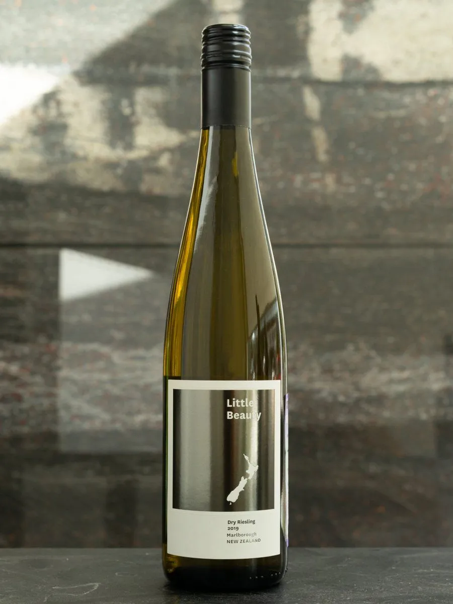 Вино Little Beauty Riesling купить в ресторане Остерия- лучшая цена Вино Little Beauty Riesling / Литтл Бьюти Рислинг