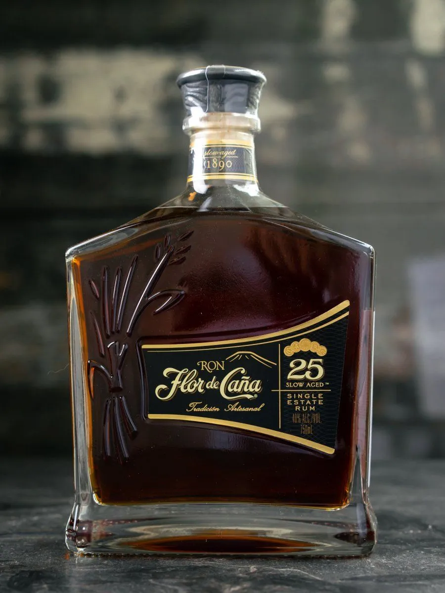 Ром Flor de Cana 25 y.o. - купить по лучшей цене в ресторане Amici Мосфильмовская 88 Ром Flor de Cana 25 y.o. / Флор де Канья 25 лет