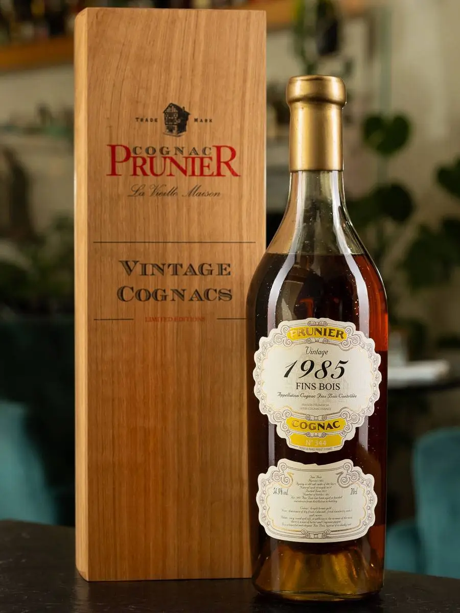 Купить коньяк Prunier Fins Bois Vintage 1985 в ресторане Остерия цена Коньяк Prunier Fins Bois Vintage 1985 / Прунье Фэн Буа Винтаж