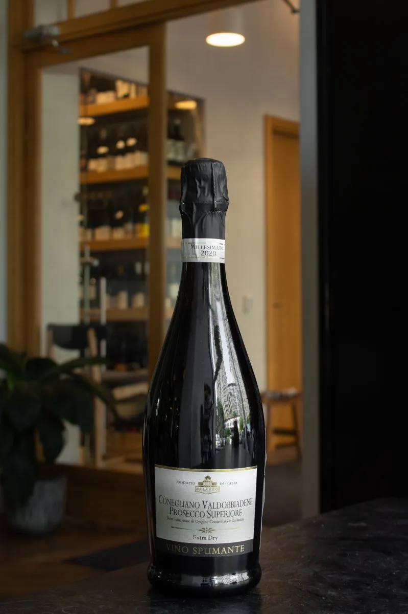 Игристое вино Palazzo Nobile Conegliano Valdobbiadene Prosecco купить в винном ресторане Остерия - лучшая цена Игристое вино Palazzo Nobile Conegliano Valdobbiadene Prosecco / Просекко Палаццо Нобиле Конельяно Вальдоббьядене