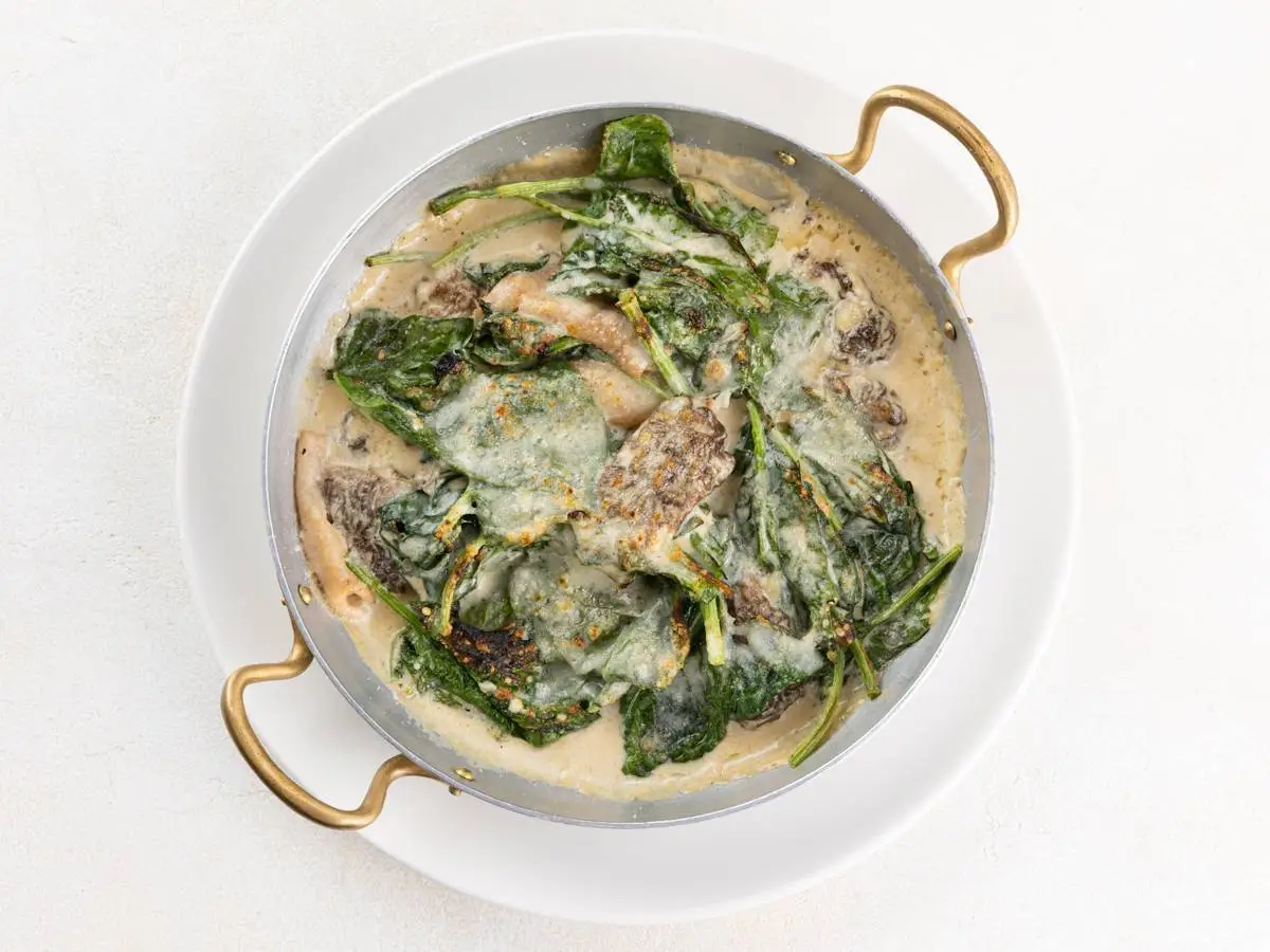 Сморчки со шпинатом