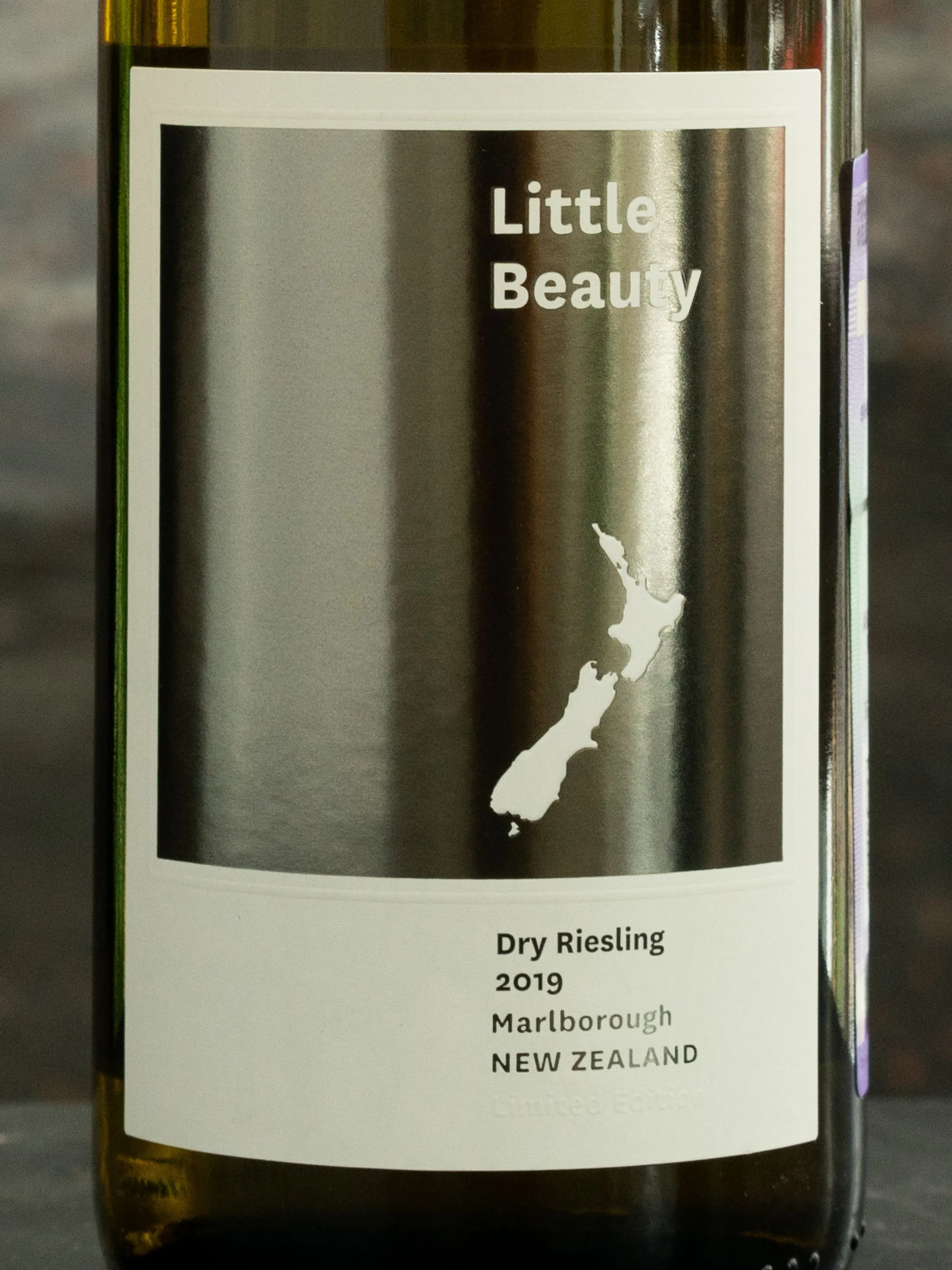 Вино Little Beauty Riesling купить в ресторане Остерия- лучшая цена Вино Little Beauty Riesling / Литтл Бьюти Рислинг