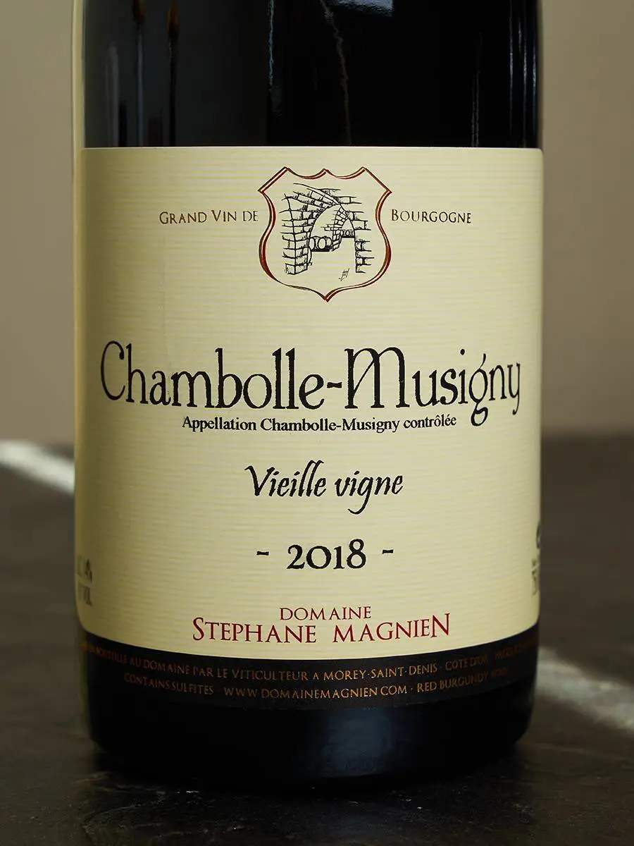 Вино Domaine Stephane Magnien Chambolle-Musigny Vieilles Vignes 2018 купить в винном ресторане Остерия - лучшая цена Вино Domaine Stephane Magnien Chambolle-Musigny Vieilles Vignes 2018 / Шамболь-Мюзиньи Домэн Стефан Маньен Вьей Винь