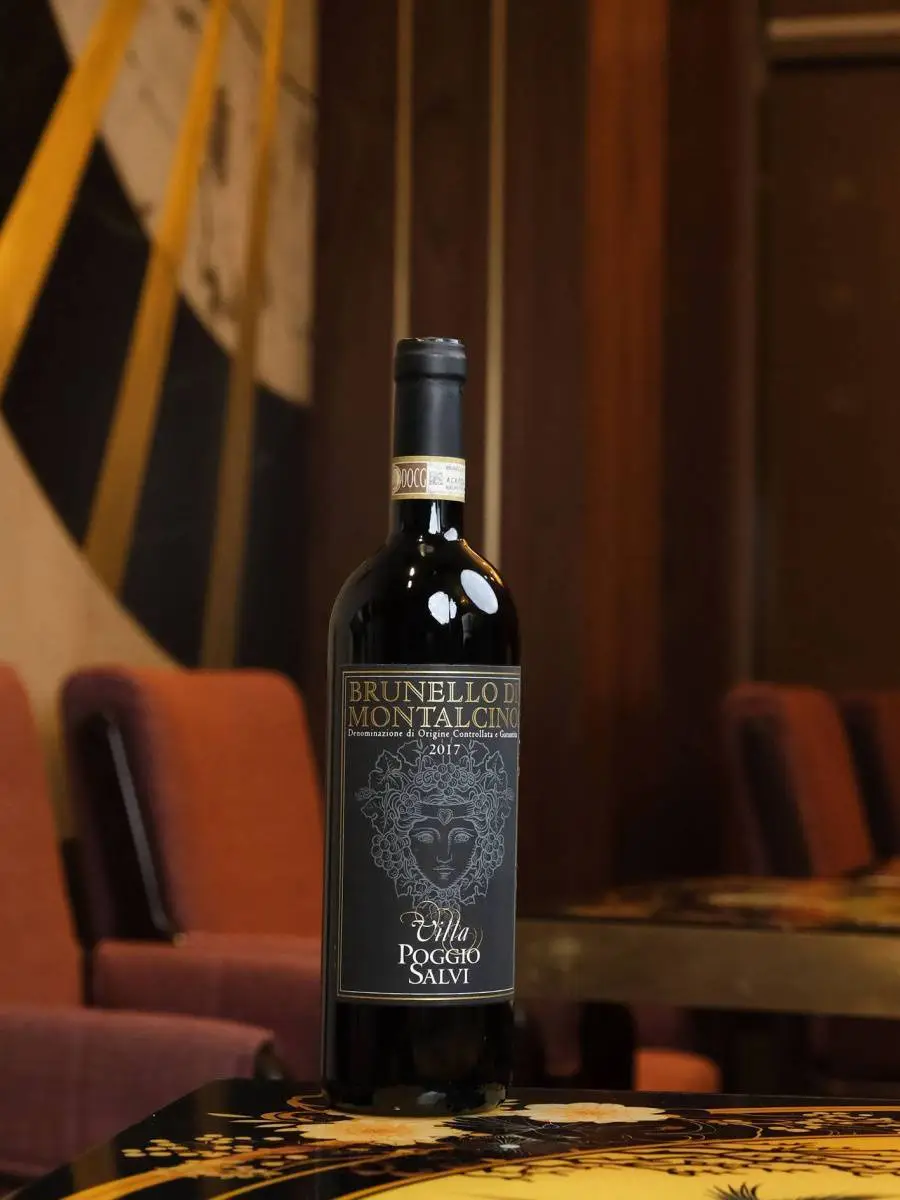 Вино Villa Poggio Salvi Brunello di Montalcino 2017 купить в винном ресторане Остерия - лучшая цена Вино Villa Poggio Salvi Brunello di Montalcino 2017 / Вилла Поджо Салви Брунелло ди Монтальчино 2017