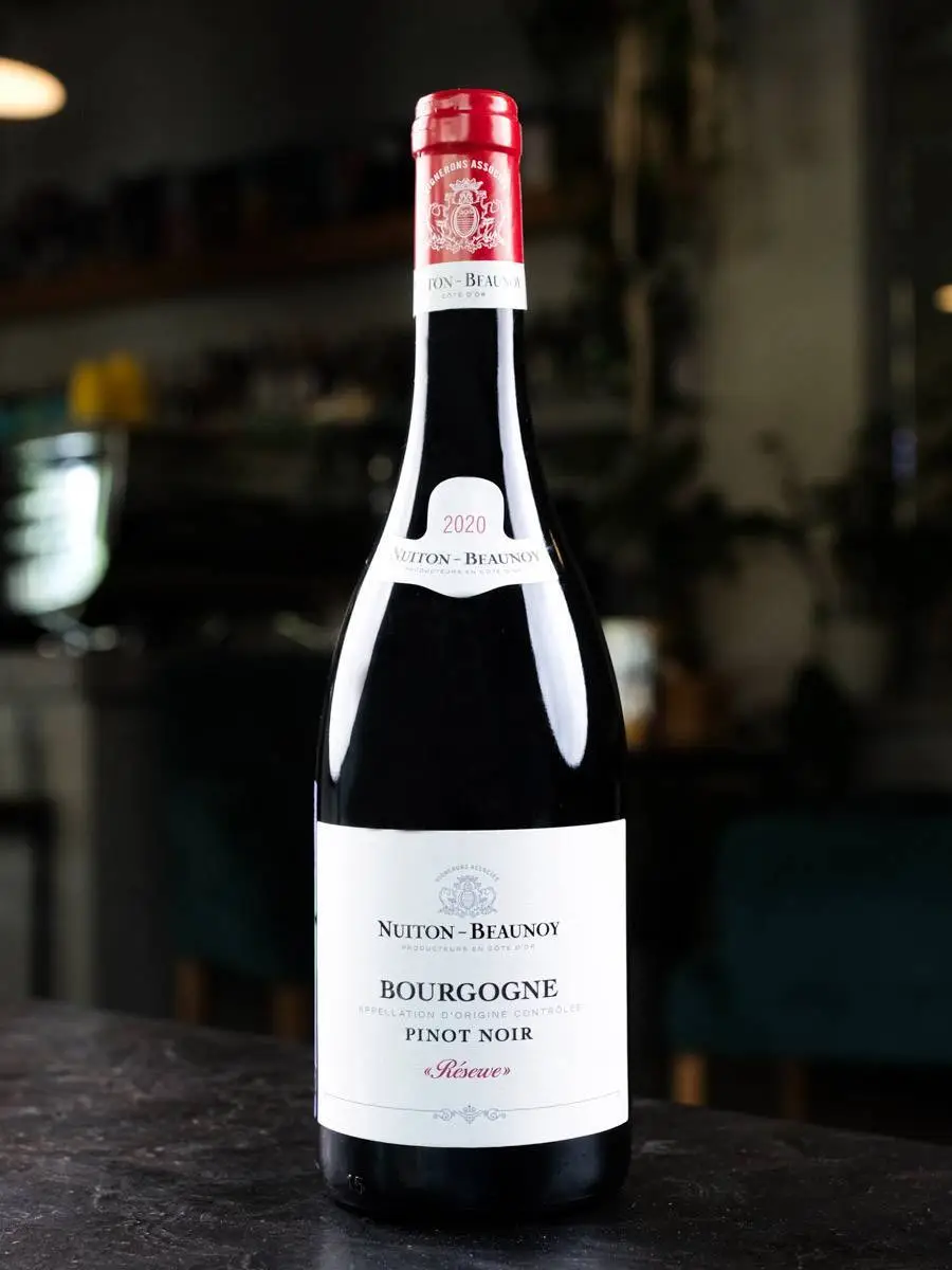 Вино Bourgogne Pinot Noir Reserve Nuiton-Beaunoy купить в винном ресторане Остерия - лучшая цена Вино Bourgogne Pinot Noir Reserve Nuiton-Beaunoy / Бургонь Пино Нуар Резерв Нютон-Бенуа