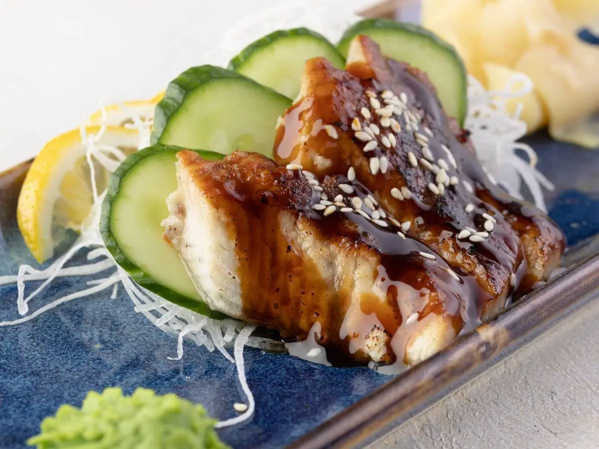 Сашими угорь