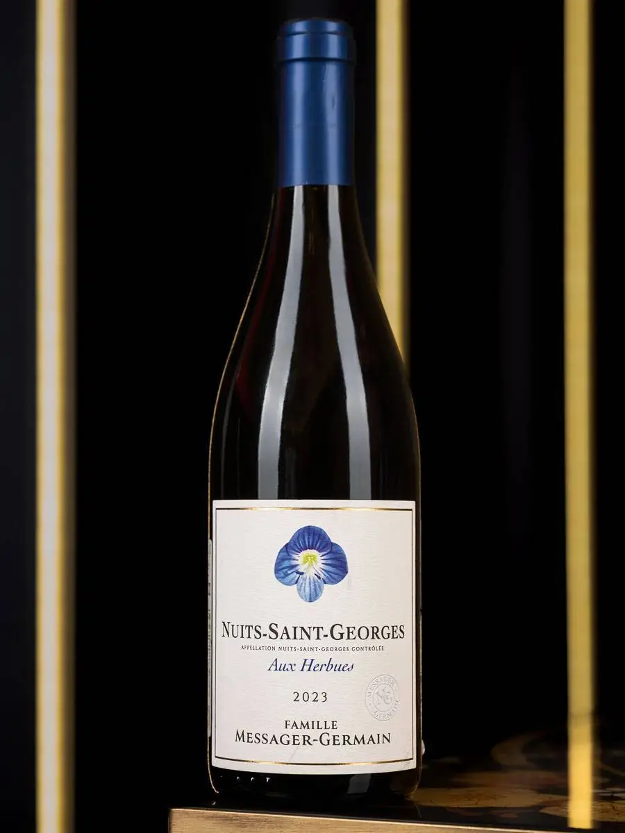 Вино Famille Messager-Germain Aux Herbues Nuits-Saint-Georges AOC 2023 / Нюи-Сен-Жорж О Зэрбю Фамий Мессаже-Жермен