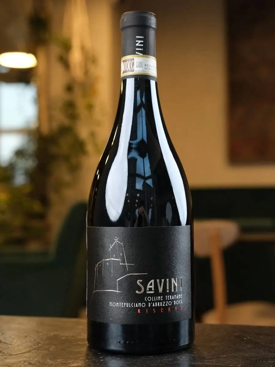 Вино Savini Montepulciano d'Abruzzo Colline Teramane Riserva купить в ресторане Остерия лучшая цена Вино Savini Montepulciano d'Abruzzo Colline Teramane Riserva / Савини Монтепульчано д'Абруццо Ризерва Коллине Терамане