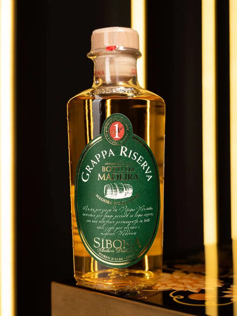 Граппа Sibona Grappa Riserva Madeira Wood Finish / Сибона Ризерва Мадейра Вуд Финиш
