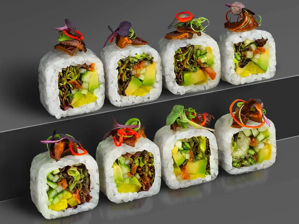 Овощной ролл с грибами и соусом ворчестер