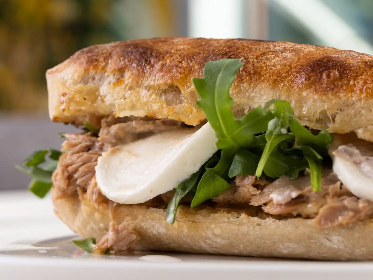 Панини тунец и моцарелла 